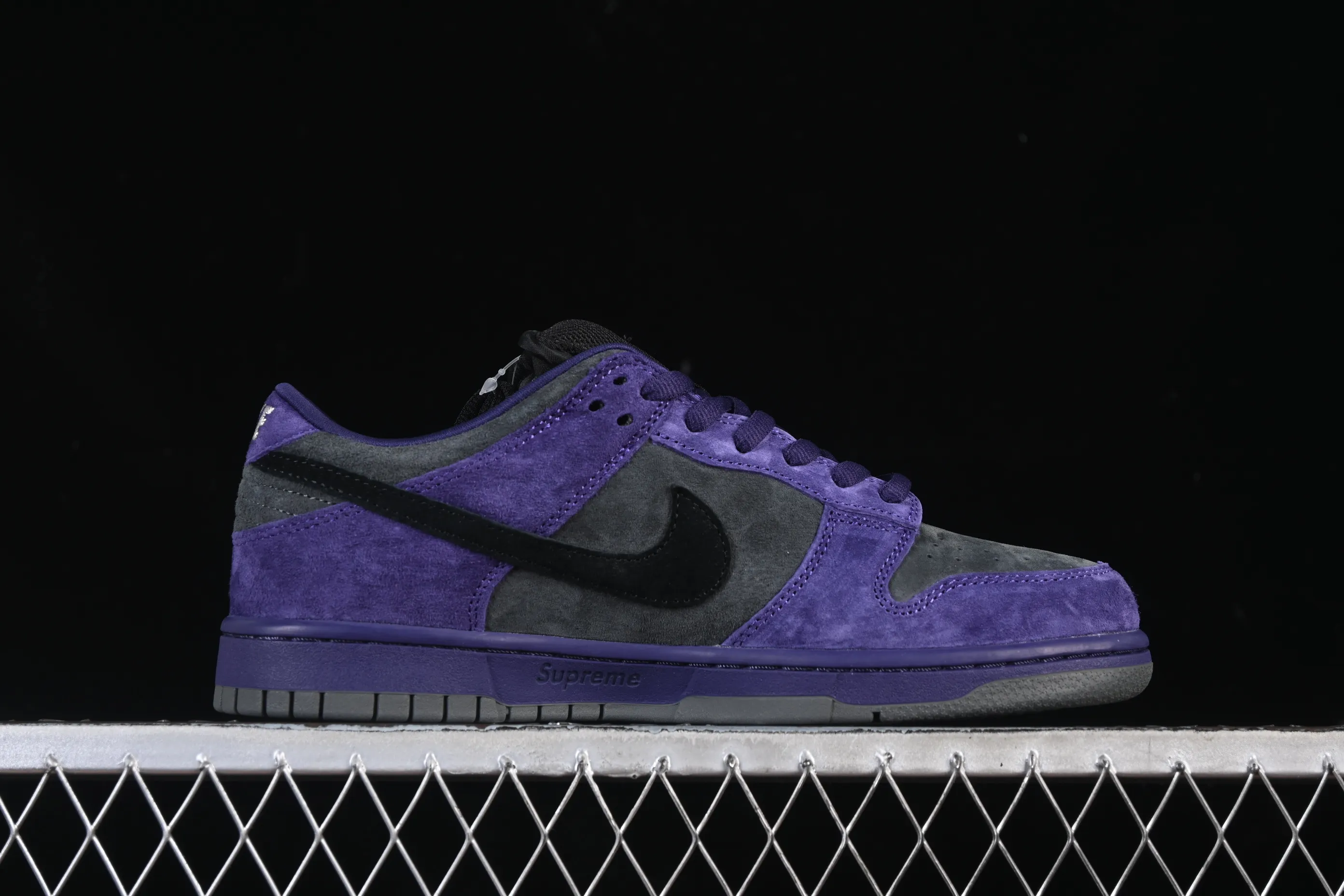 All categories Nk SB Dunk Series Nk SB Dunk Low low-top sneakers C version Supreme x Nike Dunk SB Dunk Low joint gray and purple low-top casual skateboard shoes HQ8487-500